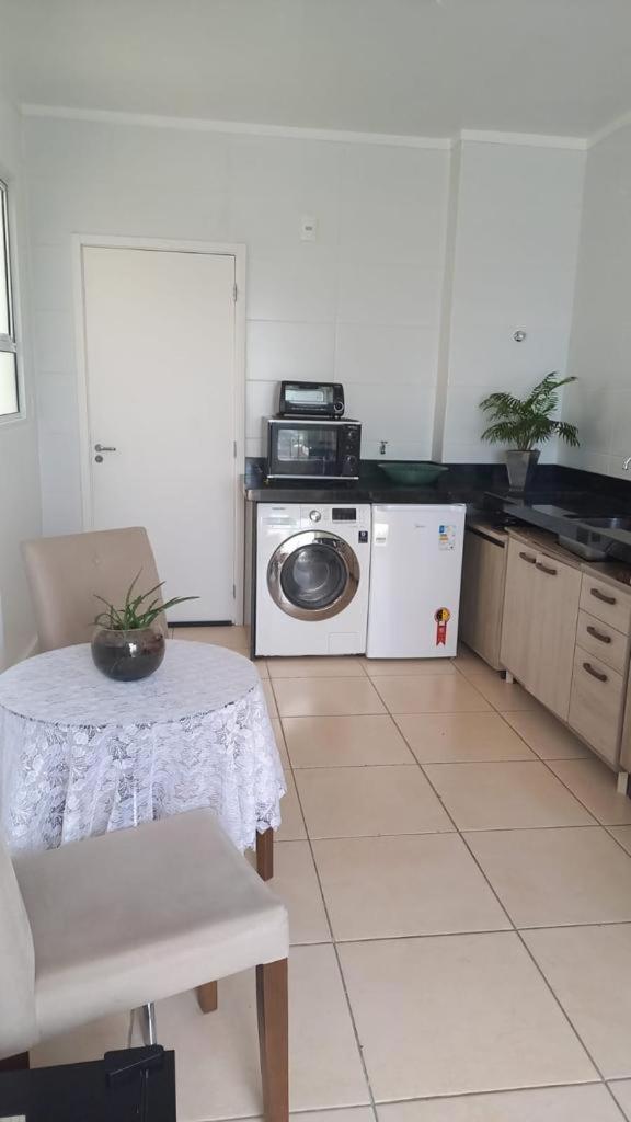 Apartamento Na Palhoca, Com Vista Para O Mar, Proximo A Mercados, Padarias E Farmacias. ภายนอก รูปภาพ